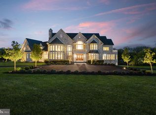 10 Stonebridge Crossing Rd, Newtown, PA 18940