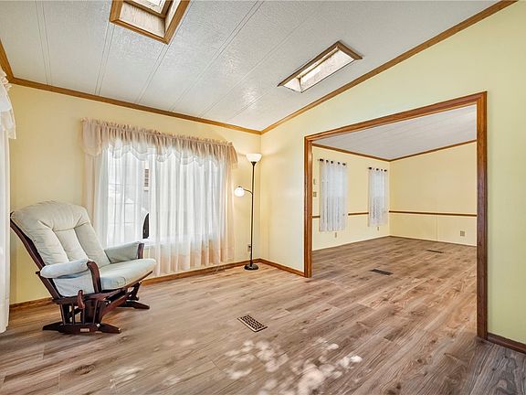 4th image of 425 Vista Ln