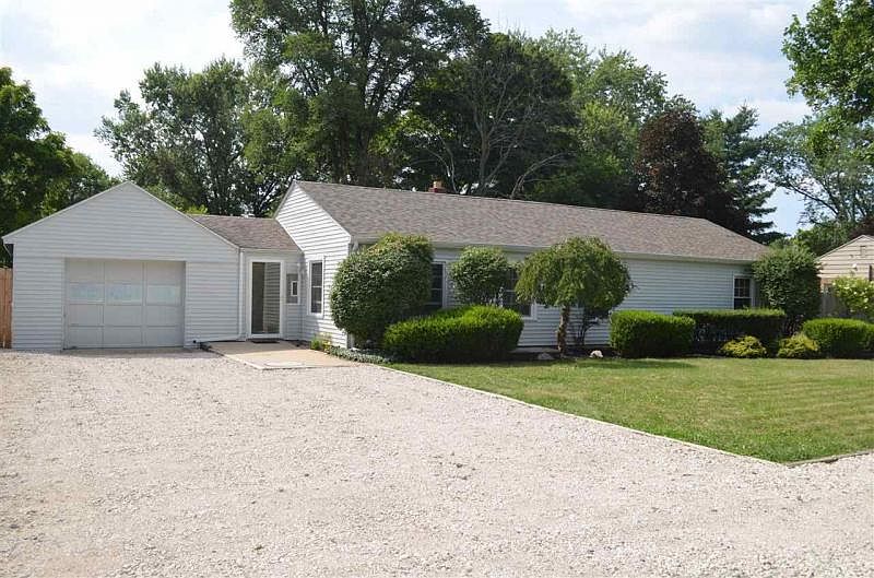 1st image of 56661 Crescent Dr