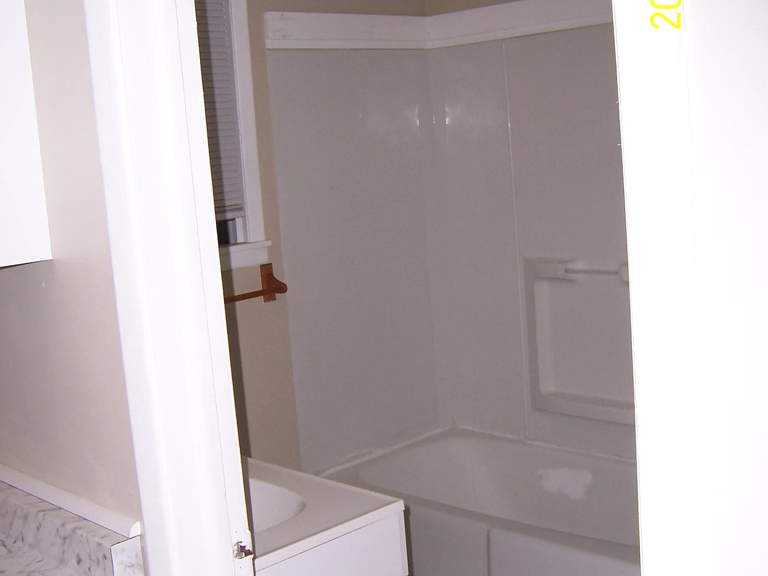 3 bed, 1000 sqft, $1,200 — Photo 4