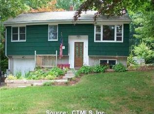 17 Carriage Dr, Clinton, CT 06413