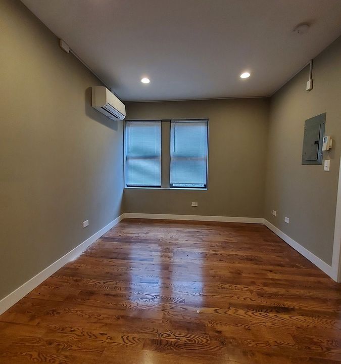 1st image of 4625 S Michigan Ave #108