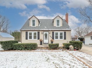 238 S Lyle Ave, Elgin, IL 60123