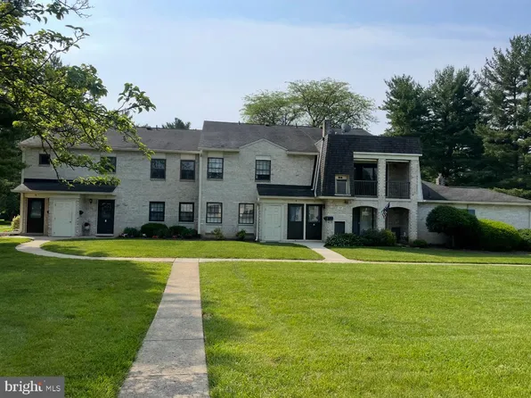 4 Valleybrook Dr, Lancaster, PA 17601