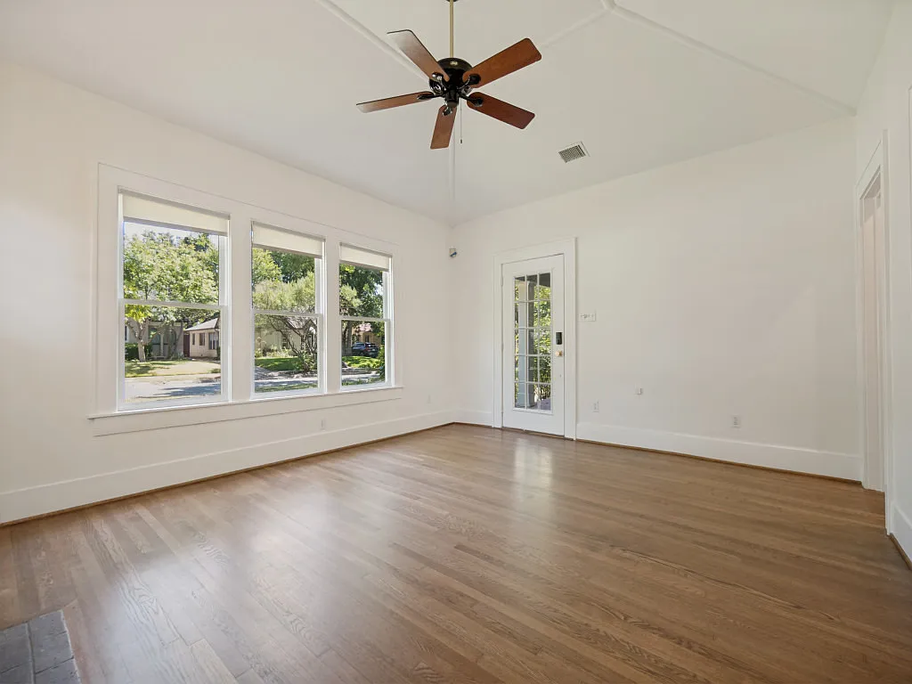 3 bed, 1376 sqft, $4,100 — Photo 3