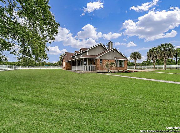 3rd image of 137 Chaparral Dr