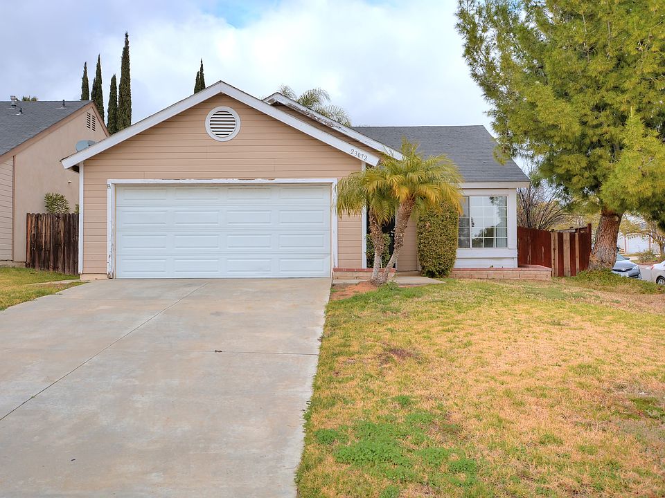 1st image of 23072 Mansfield Ln