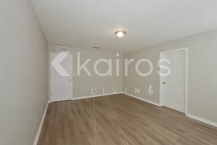 1349 Mull St — Photo 11
