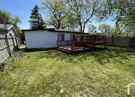 3 bed, 1050 sqft — Photo 2