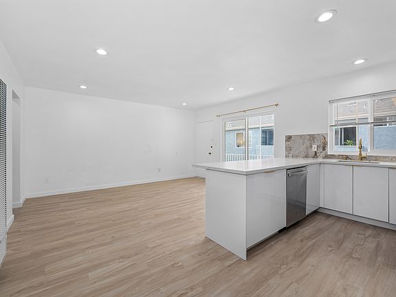 5th image of 4559 Campus Ave APT 4