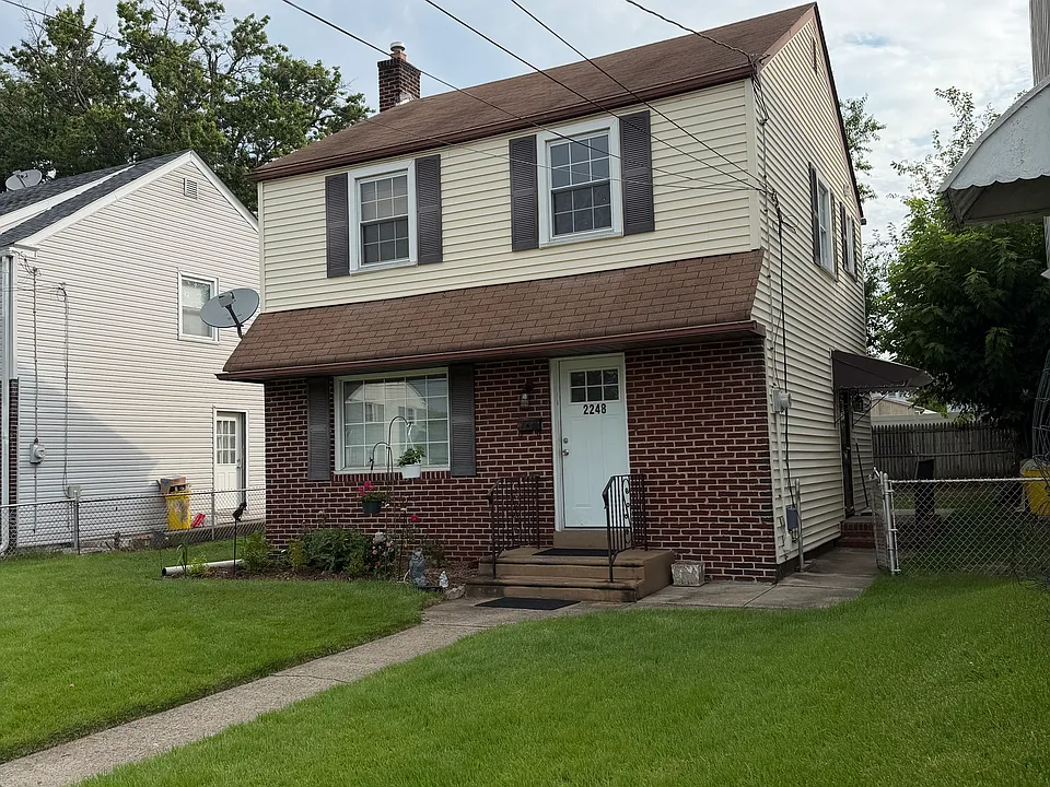 2248 Hollinshed Ave