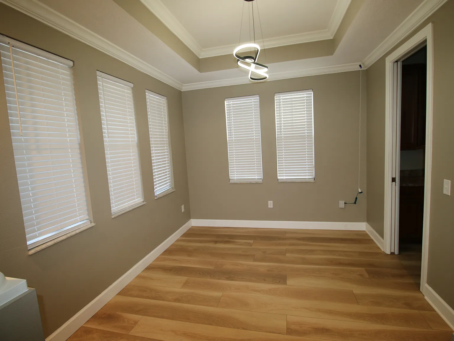 3 bed, 1615 sqft, $2,750 — Photo 2
