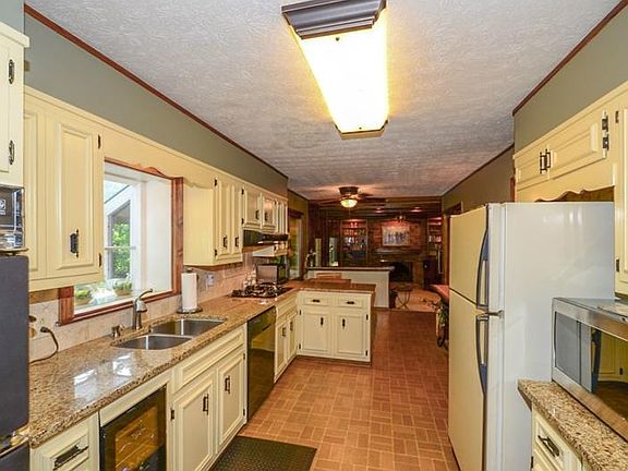 4th image of 3983 Northlake Creek Ct