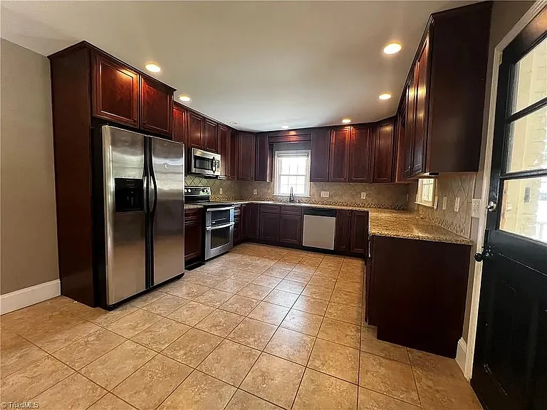 4506 Starmount Dr — Photo 7