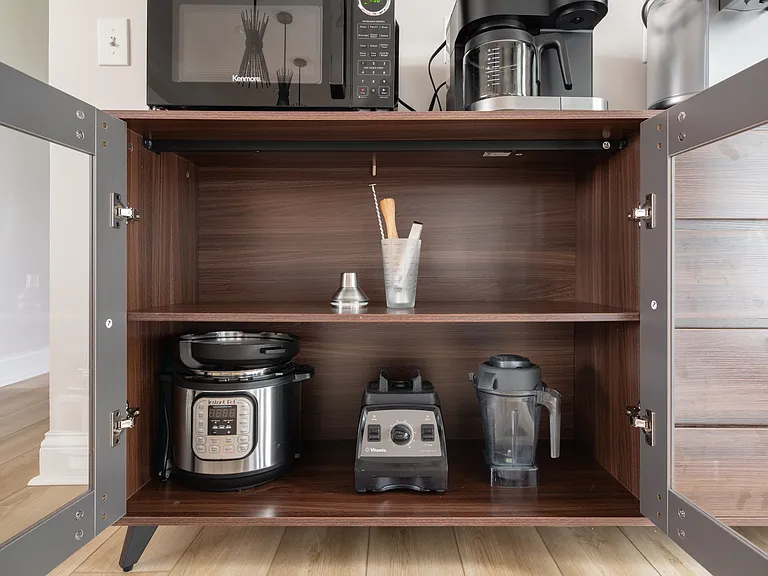 Additional amenities for your enjoyment include an instapot and vitamix. Blend away!