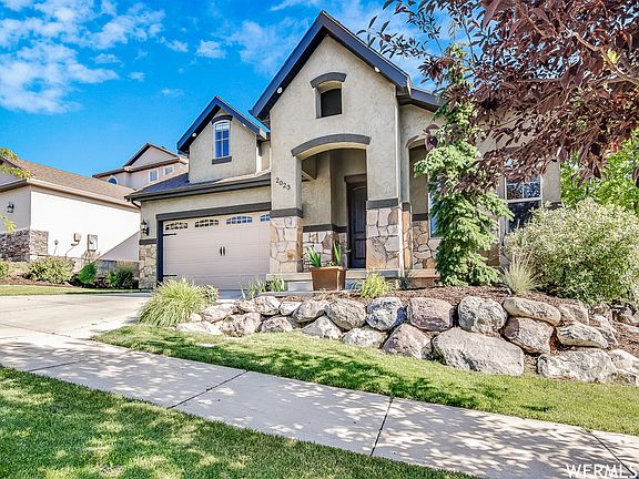 2nd image of 2023 W Woodview Dr