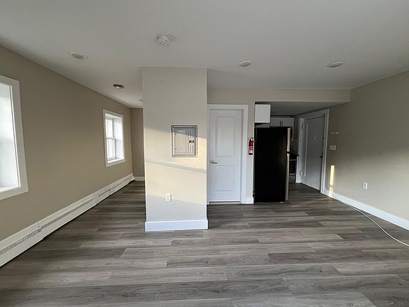 5th image of 2500-02 Kennedy Blvd #105