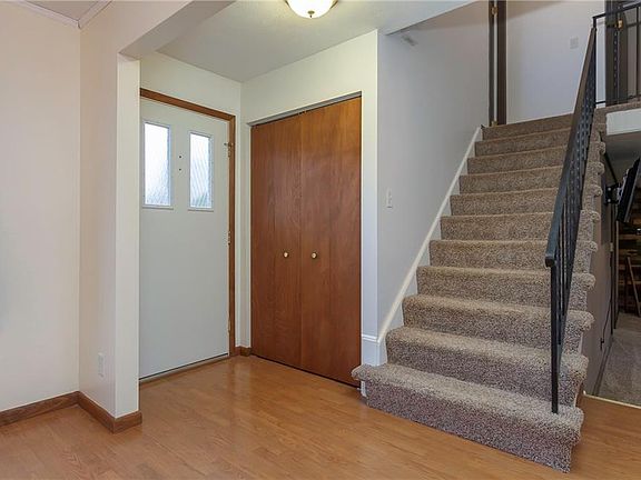 3rd image of 13911 King Arthur Ct