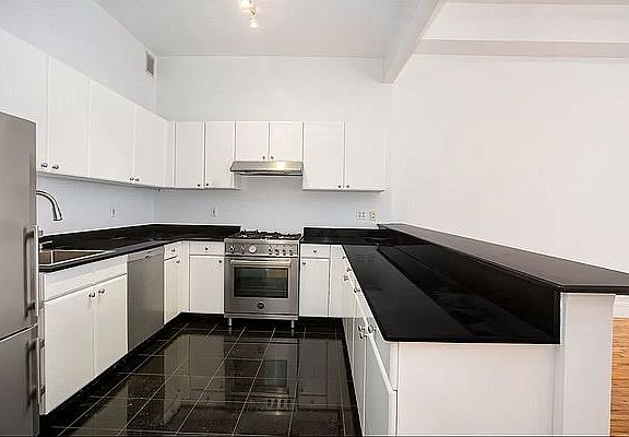 3rd image of 17 Park Pl APT 2