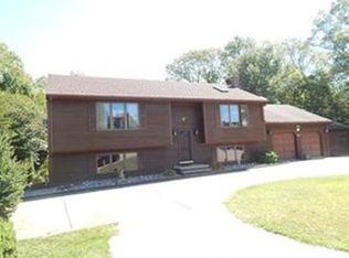 13 Royal Wood Ln, Swansea, MA 02777