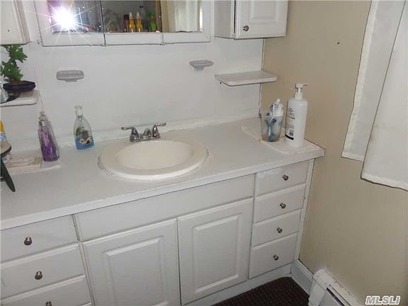 4th image of 926 Hawkins Ave