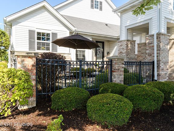 2nd image of 2823 Melrose Ln