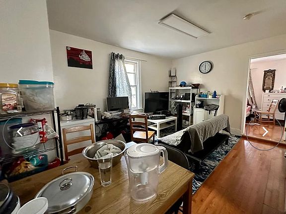 3rd image of 16114 84th Ave Floor 2
