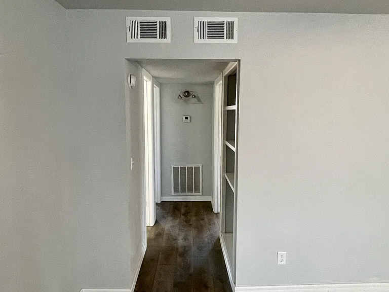 121 Julie Dr — Photo 7