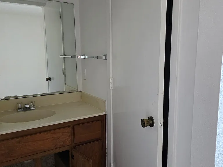 2411 Springmont Ct #2409 — Photo 16