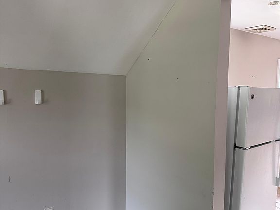 3rd image of 80 Collins St APT 3