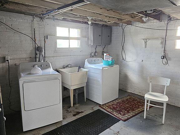 5th image of 1465 Maryland St #2