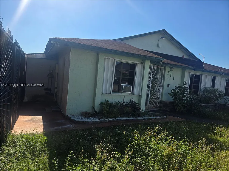 714 SW 99th Court Cir #0 — Photo 1