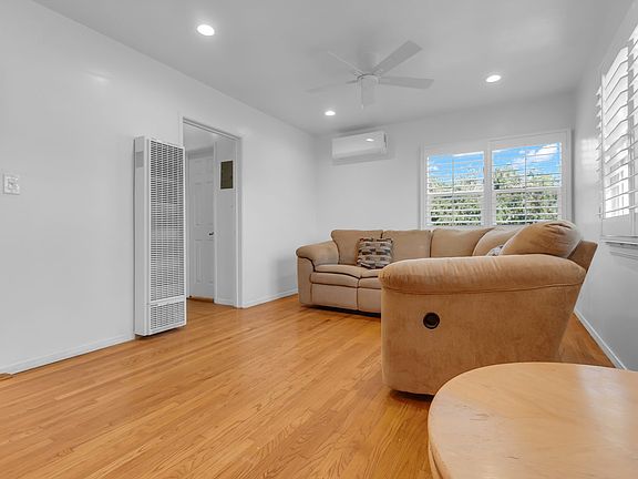 4th image of 1300 W 83rd Pl