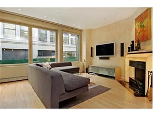 Rented by Douglas Elliman | media 16