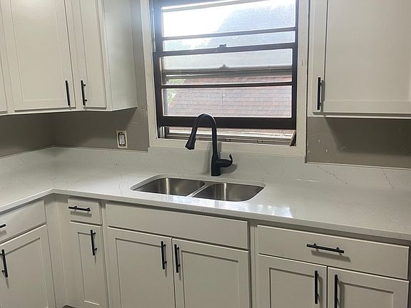 3rd image of 332 Quincy St NE #334