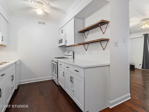 5th image of 16610 Theresa Ln APT 303