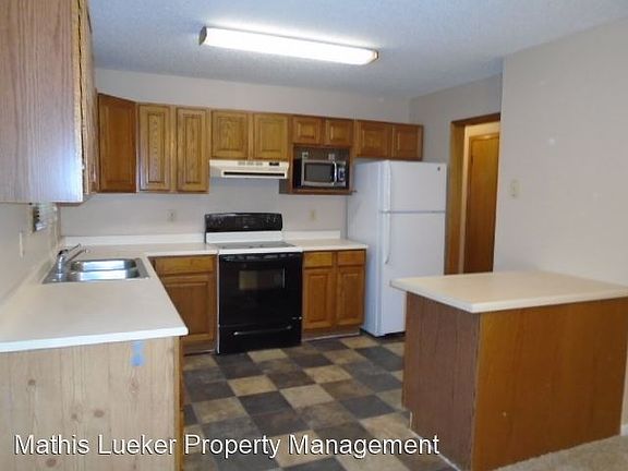 5th image of 310 Robin Hood Dr