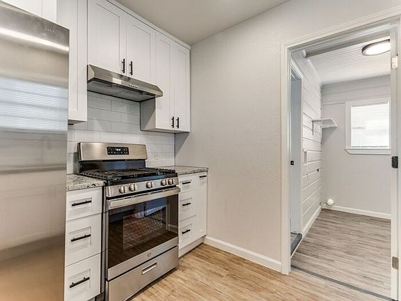 4th image of 101 W Avenue F