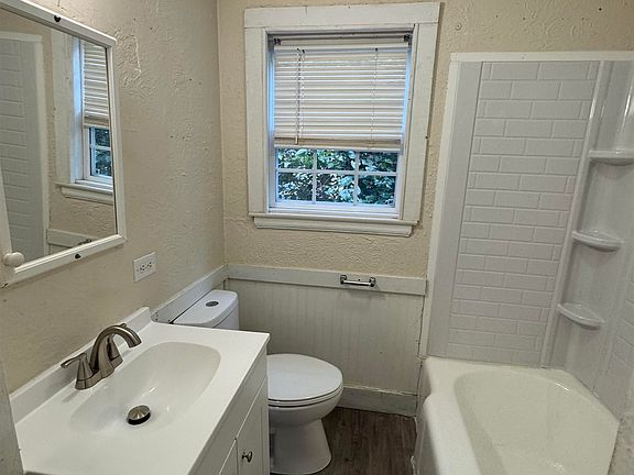 4th image of 3508 Oakwood Blvd
