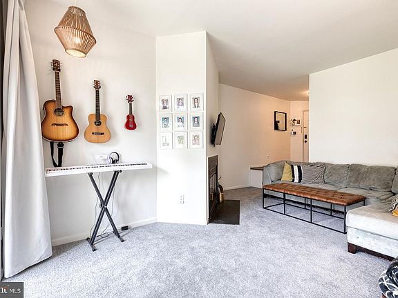 3rd image of 2 Fallen Tree Ct #2A