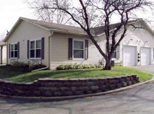 612 Woodbridge Ln APT 4, Freeport, IL 61032