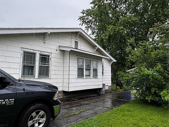 2nd image of 1818 N Maple Ave