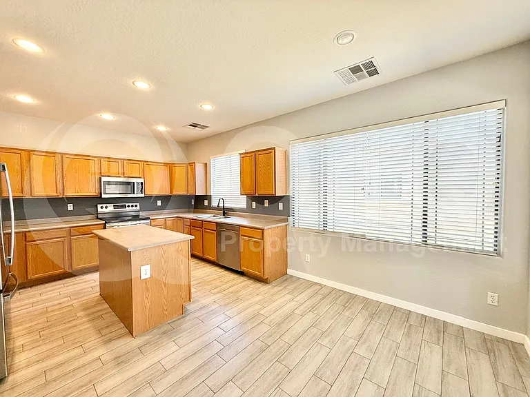 3575 E Calistoga Dr — Photo 4