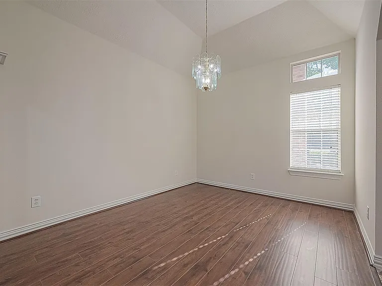 1189 Lovett St — Photo 10