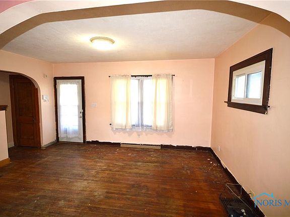 5th image of 2057 Berkshire Pl
