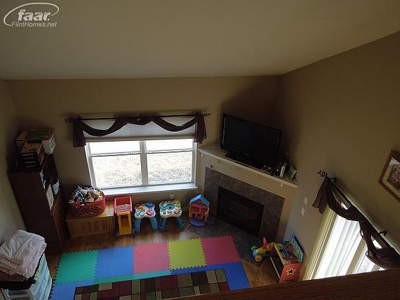 5th image of 704 Carriage Hill Dr