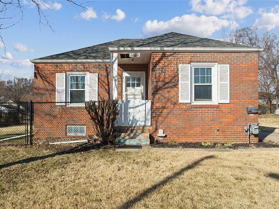 1st image of 3800 Hart Ct NE