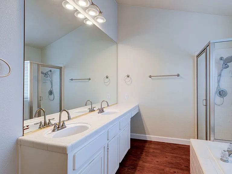 1761 E Jordan Ave — Photo 9
