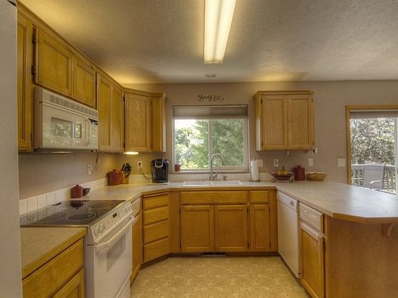 3rd image of 2316 E 52nd Ln