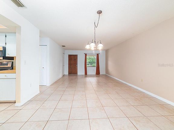 5th image of 262 Dorchester Dr